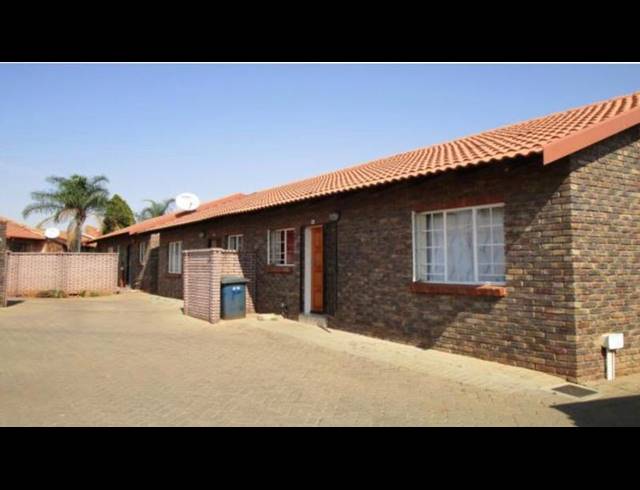 2 BEDROOM TOWNHOUSE FOR SALE IN THE ORCHARDS